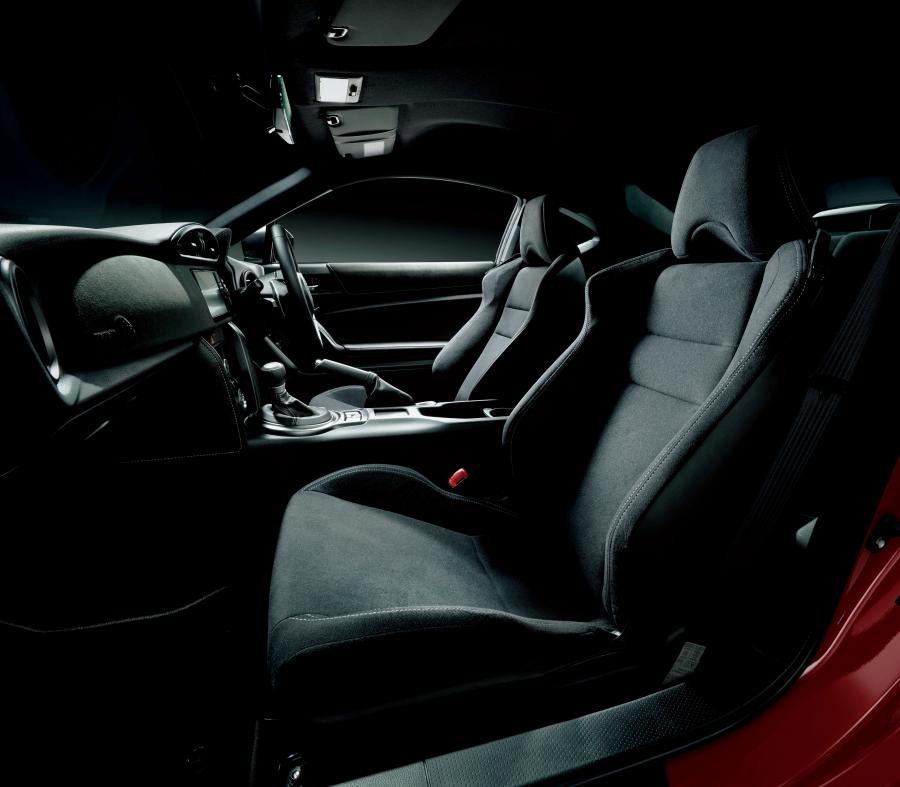 Интерьер Toyota GT 86 GR Sport 2018 года  (JP) (фото 4 из 5)